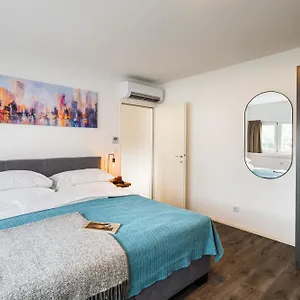 Urban Island I Riverside Viena